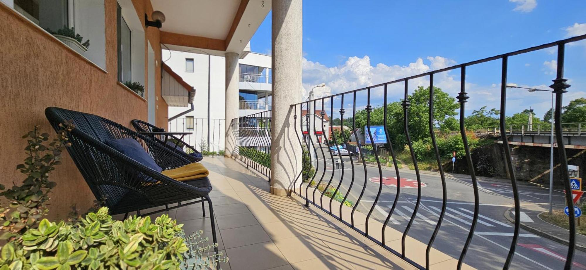 Hillside Hotel Oradea Exterior photo